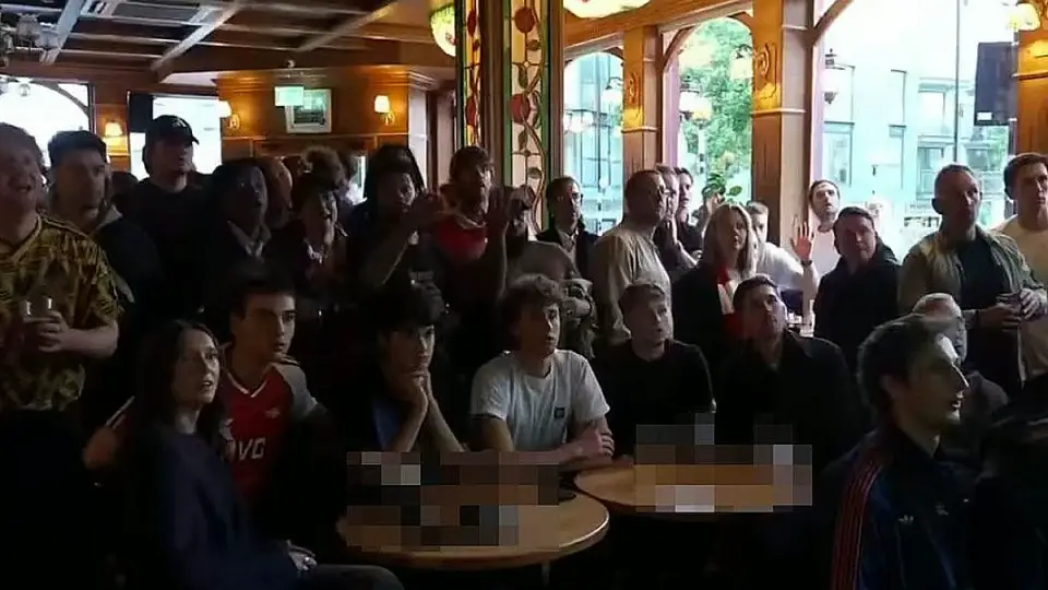 Arsenal, Bournemouth'un Golüyle Manchester City'nin Takılmasının Ardından Şampiyon Oldu