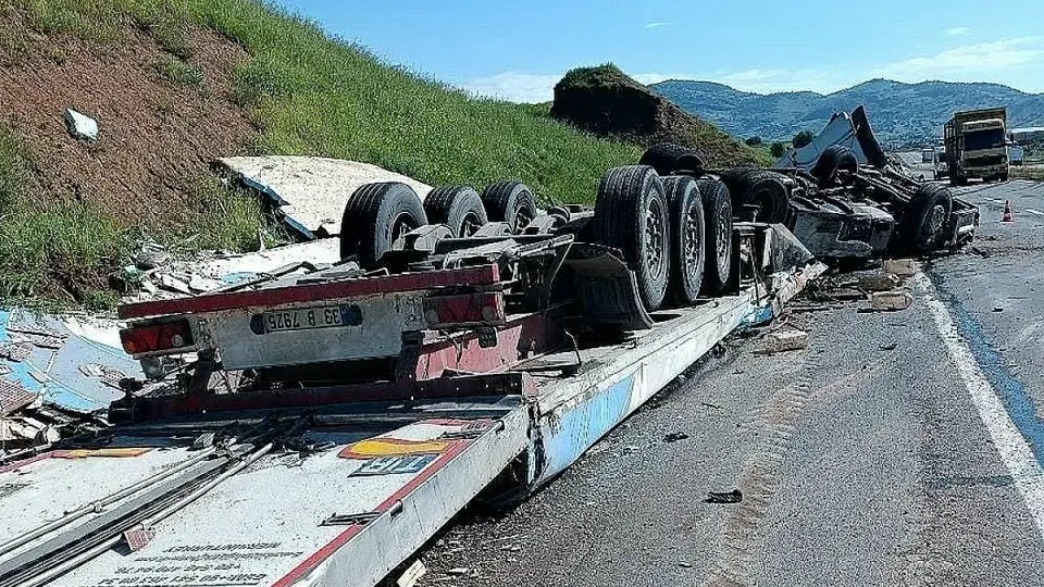 Batman'da Tır Kazası: Sürücü Ağır Yaralandı