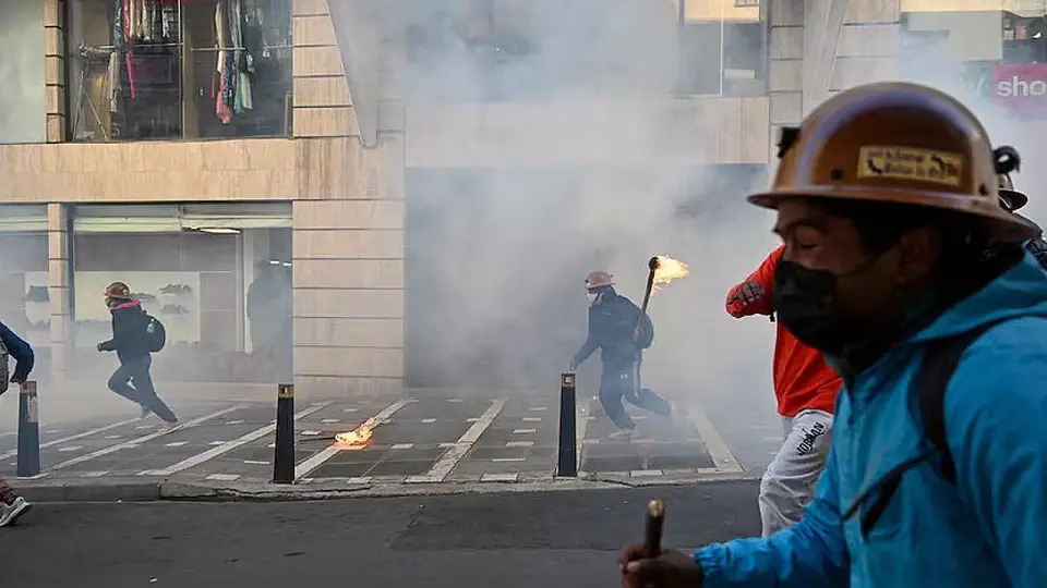 Bolivya'da Madenciler Protesto Ediyor: Ülke Genelinde Yollar Kapandı