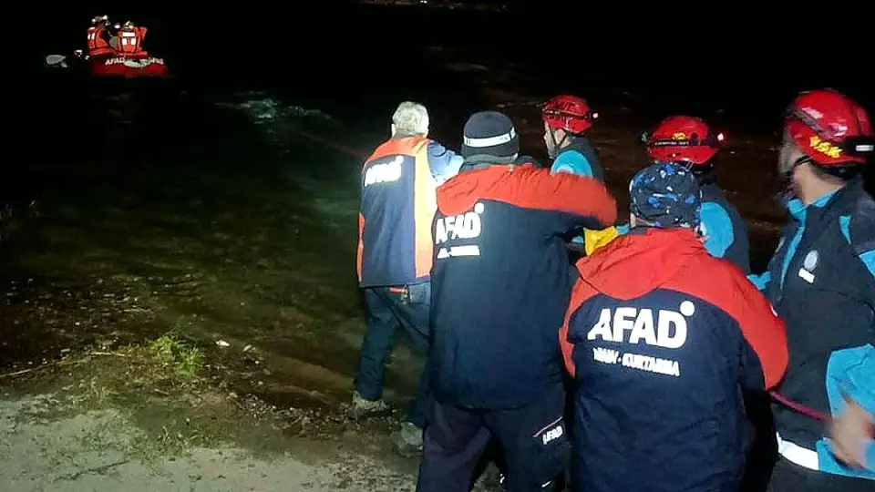 Bursa'da Baraj Kapaklarının Açılmasıyla 4 Kişi Suda Mahsur Kaldı