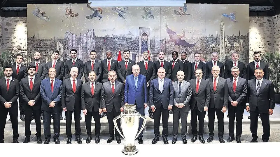 Cumhurbaşkanı Erdoğan, Galatasaraylıları Kabul Etti: "Sizi örnek alıyoruz"