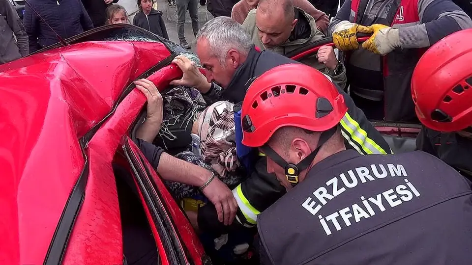 Erzurum'da Trafik Kazası: 5 Yaralı