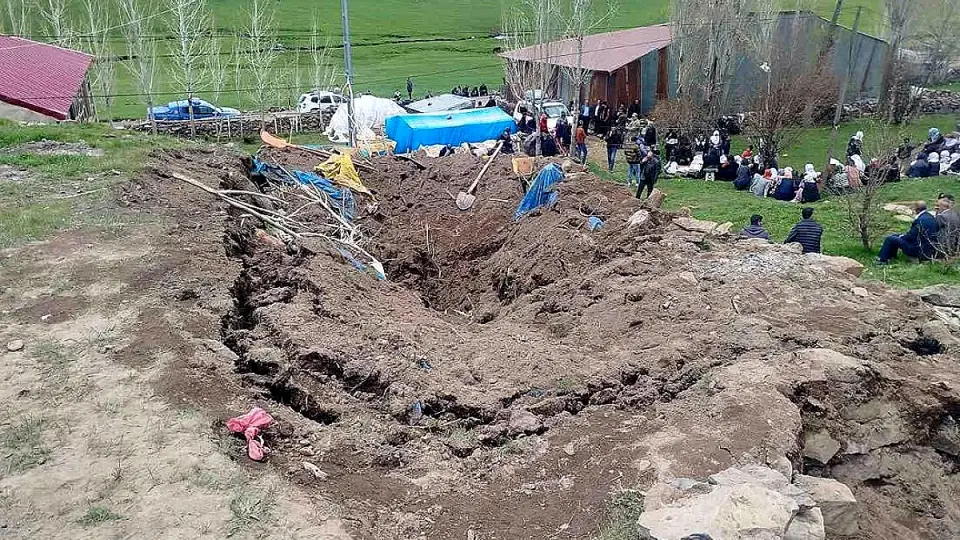 Erzurum'un Tekman İlçesinde Ahır Çöktü: 1 Kişi Hayatını Kaybetti