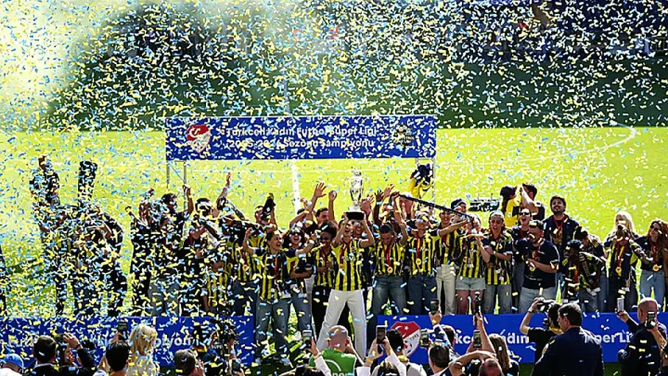 Fenerbahçe arsaVev, Kadınlar Süper Ligi Şampiyonluğunu Kutladı