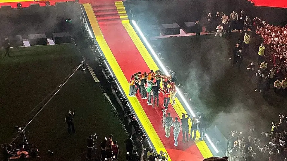 Galatasaray, 26. Şampiyonluk Kupasını Törenle Aldı