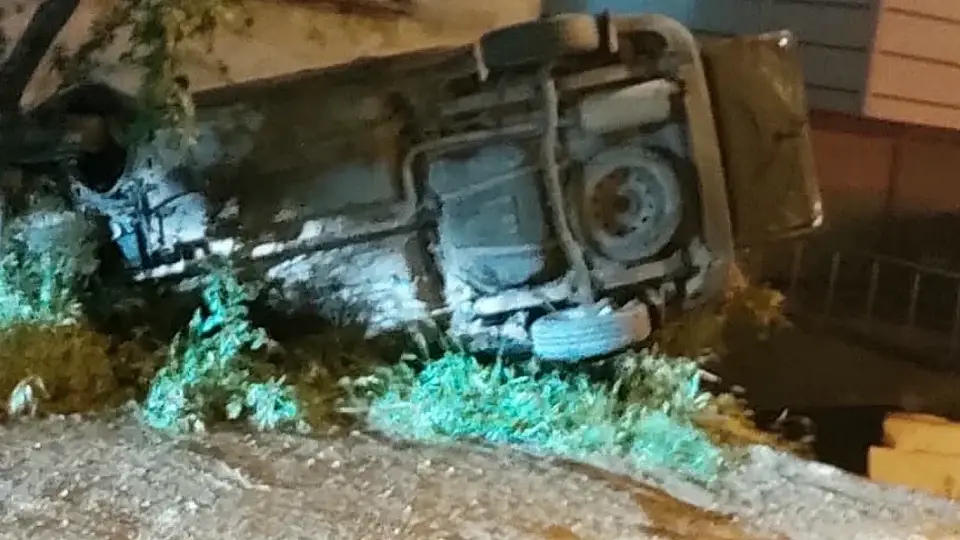 Giresun'da Hafif Ticari Araç Apartman Boşluğuna Düştü