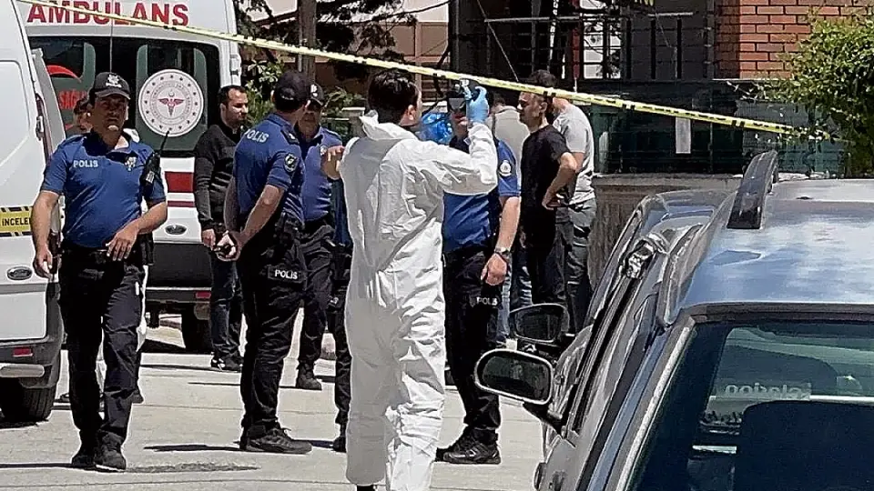 Hukuk Öğrencisi Anne ve Babasını Öldürdü