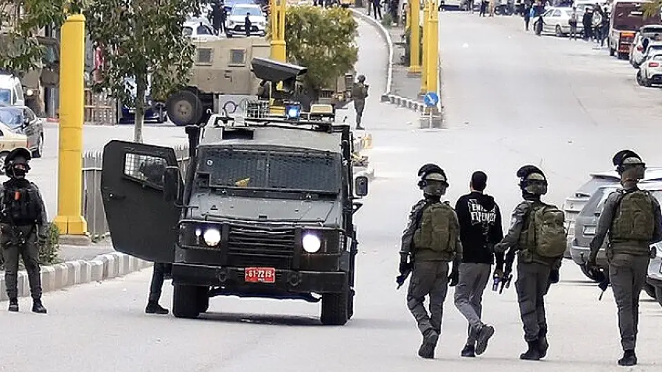 İsrail, Batı Şeria'da 40 Filistinliyi Gözaltına Aldı