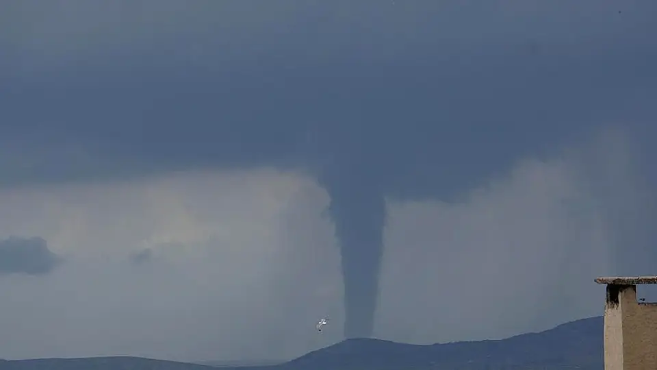 İzmir'de Hortum Paniği Yaşandı