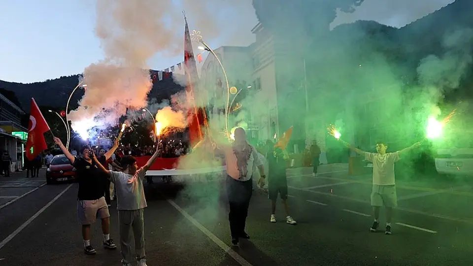 İzmir'in Ödemiş ve Bayındır İlçelerinde 19 Mayıs Coşkusu: Fener Alayları Düzenlendi