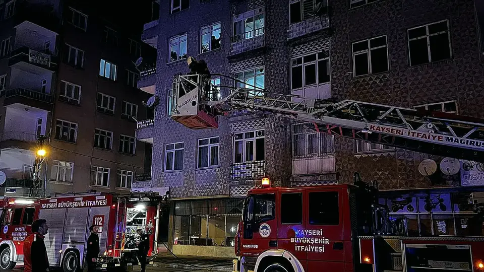 Kayseri'de 4 Katlı Binanın Bodrumunda Yangın Söndürüldü