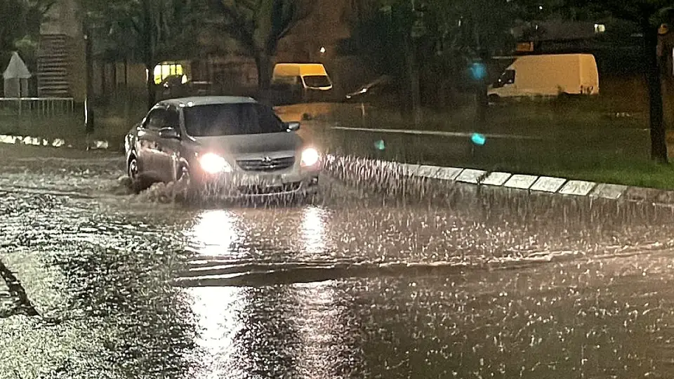 Kayseri'de Sağanak Sel Oldu, Yollar Ulaşıma Kapandı