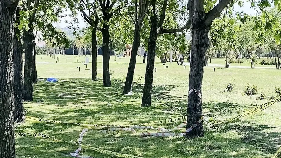 Küçükçekmece'de Polise Silahlı Saldırı Girişimi: Şüphelilerin Çantasından Kalaşnikof Tüfek Çıktı