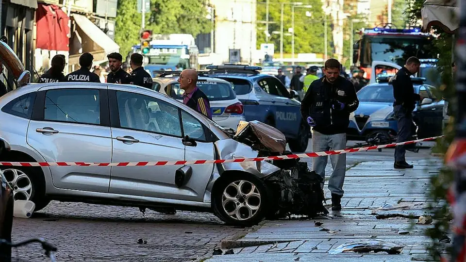 Modena'da Araçla Yayalara Saldırı: Sekiz Yaralı, Failin Kimliği Belirsiz