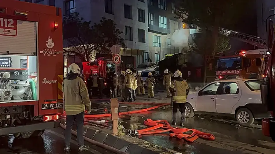 Motosiklette Çıkan Yangın 4 Katlı Binayı Sardı