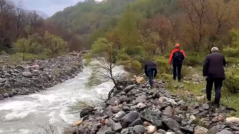 Muş'ta Köprüden Düşen Kadın Akıntıya Kapıldı: Arama Kurtarma Çalışmaları Sürüyor