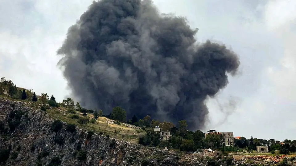 Orta Doğu'da Savaş: Lübnan'da İsrail Bombardımanları Devam Ediyor, MSF Yardım Görevlilerine Yönelik Saldırıları Kınıyor