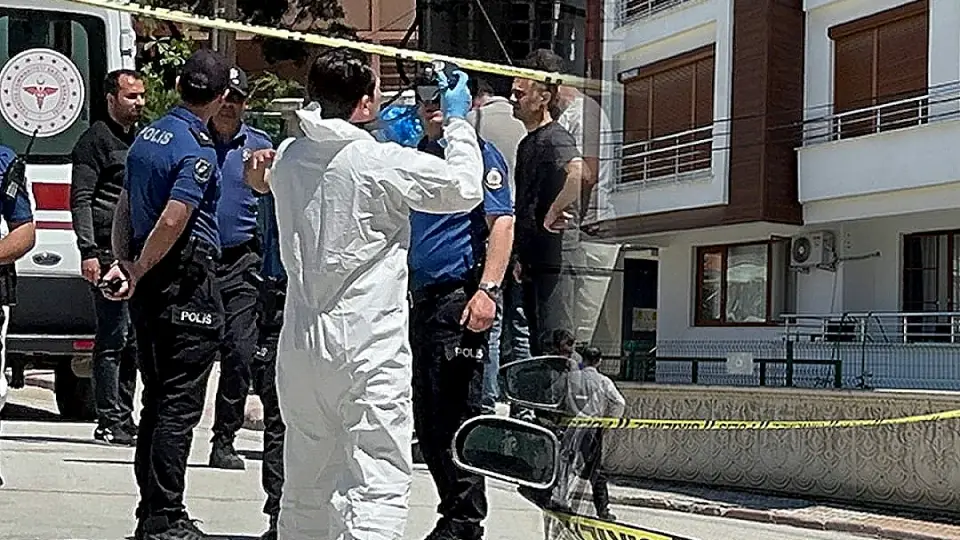Parkta Ellerinde Kanla Bulunan Şüpheli: Anne ve Babasını Öldürdüğünü İtiraf Etti
