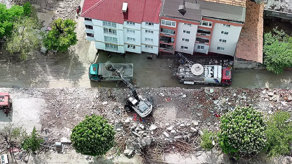 Selde Kepçesiyle 30'dan Fazla Kişiyi Kurtaran İş Makinesi Operatörü Mevlüt Çavdar'dan Açıklama