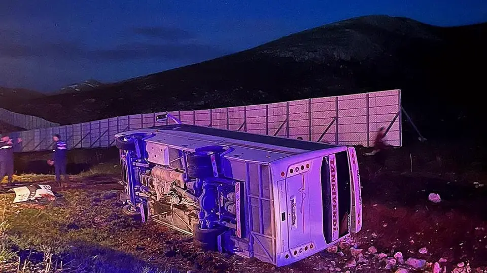 Taraftarları Taşıyan Midibüs Devrildi: 18 Yaralı