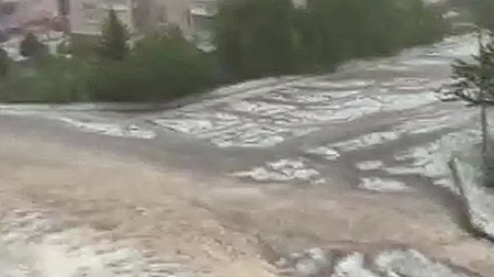 Tokat'ta Sağanak ve Dolu: Ev ve İş Yerlerinde Su Baskınları Yaşandı