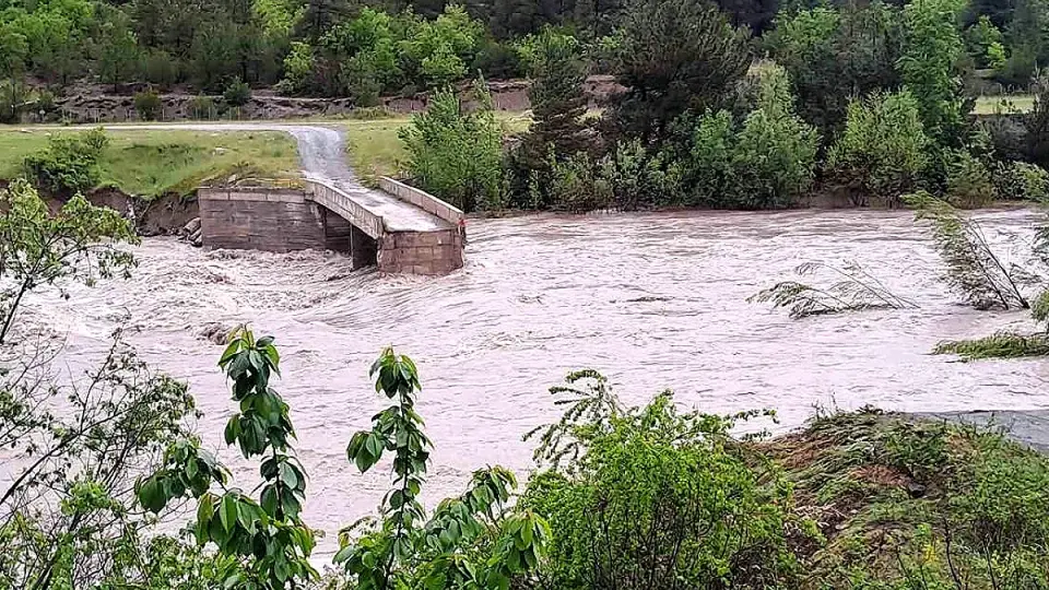 Tokat'ta Sel Nedeniyle Köprüde Kayma Meydana Geldi