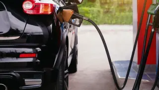 23 Nisan Akaryakıt Fiyatları: Motorinde İndirim, Benzinde Bekleyiş Sürüyor