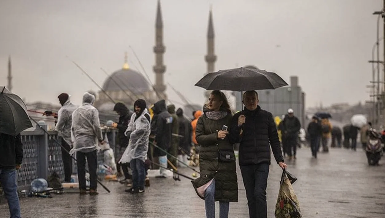 AKOM'dan İstanbul'a soğuk ve yağışlı hava uyarısı: 4-5 gün sürecek
