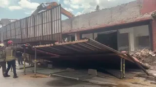 Ankara'da Yıkım Çalışmasında Platform Devrildi