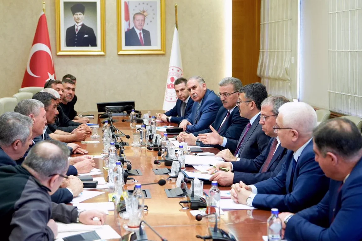 İçişleri Bakanlığı'nda Maden İşçileri ve İşveren Temsilcileriyle Toplantı Yapıldı