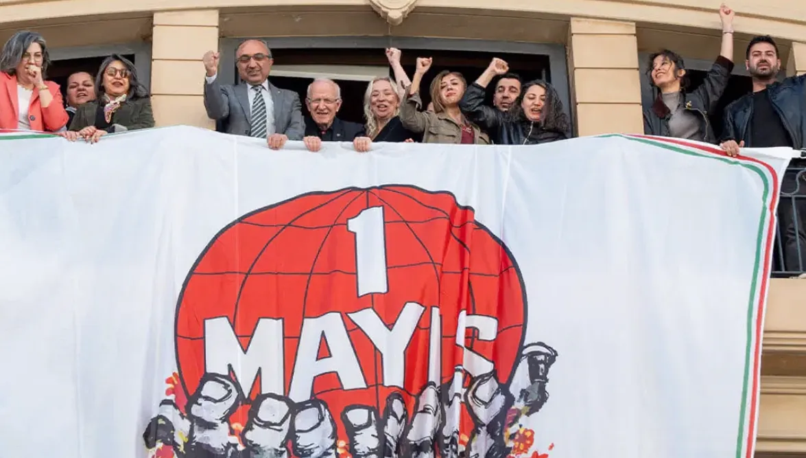 İstanbul Barosu'na 1 Mayıs Pankartı: 'Halkın Ekmeğidir Adalet'