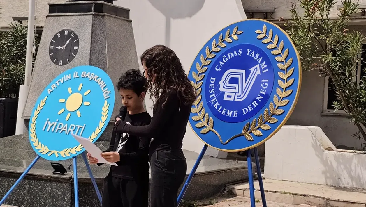 Ortaokul Öğrencisinden Duygusal 23 Nisan Konuşması: 'Bizi Koruyamayan Büyükleri Sana Şikayet Ediyorum Atam'