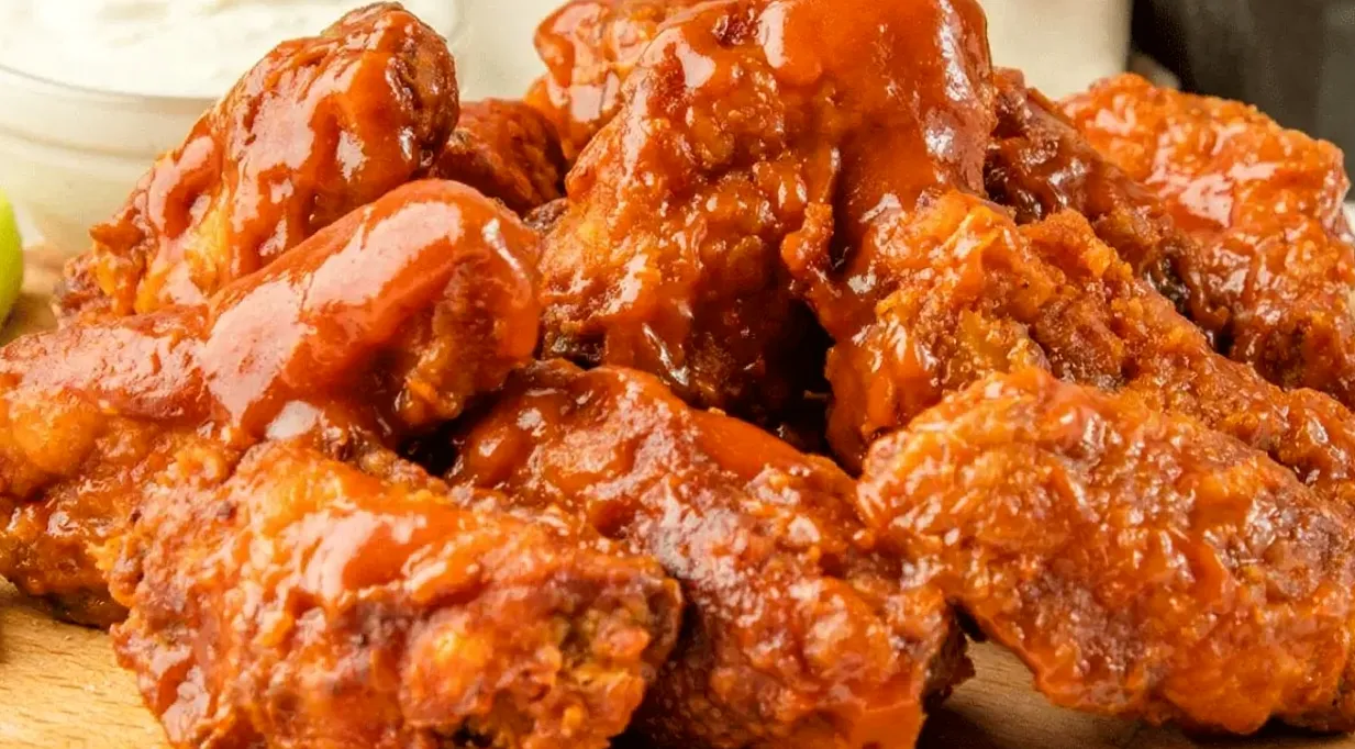 Ev Yapımı Çıtır Buffalo Kanat Tarifi Paylaşıldı