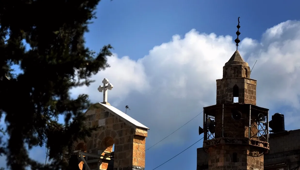 İsraillilerin Güney Kıbrıs Rum Kesimi'nde Köy Satın Aldığı ve Kilise Girişini Engellediği İddia Edildi