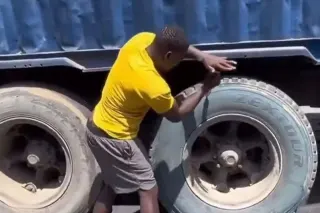 Adamın Kamyon Lastiğini Bıçakla Patlatma Girişimi Tehlikeli Sonuçlandı