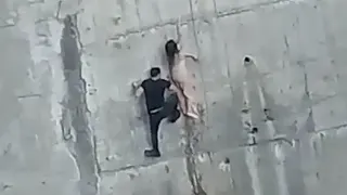 Artvin'de Dereye Düşen Çocuk, Vatandaşların Yardımıyla Kurtarıldı