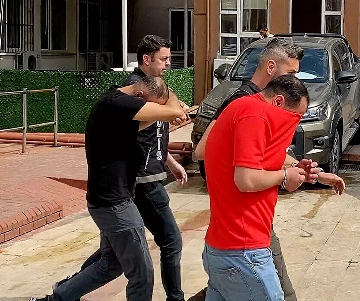 Aydın'da Polisten Kaçan Sürücü Kazaya Karıştı: 2 Tutuklandı