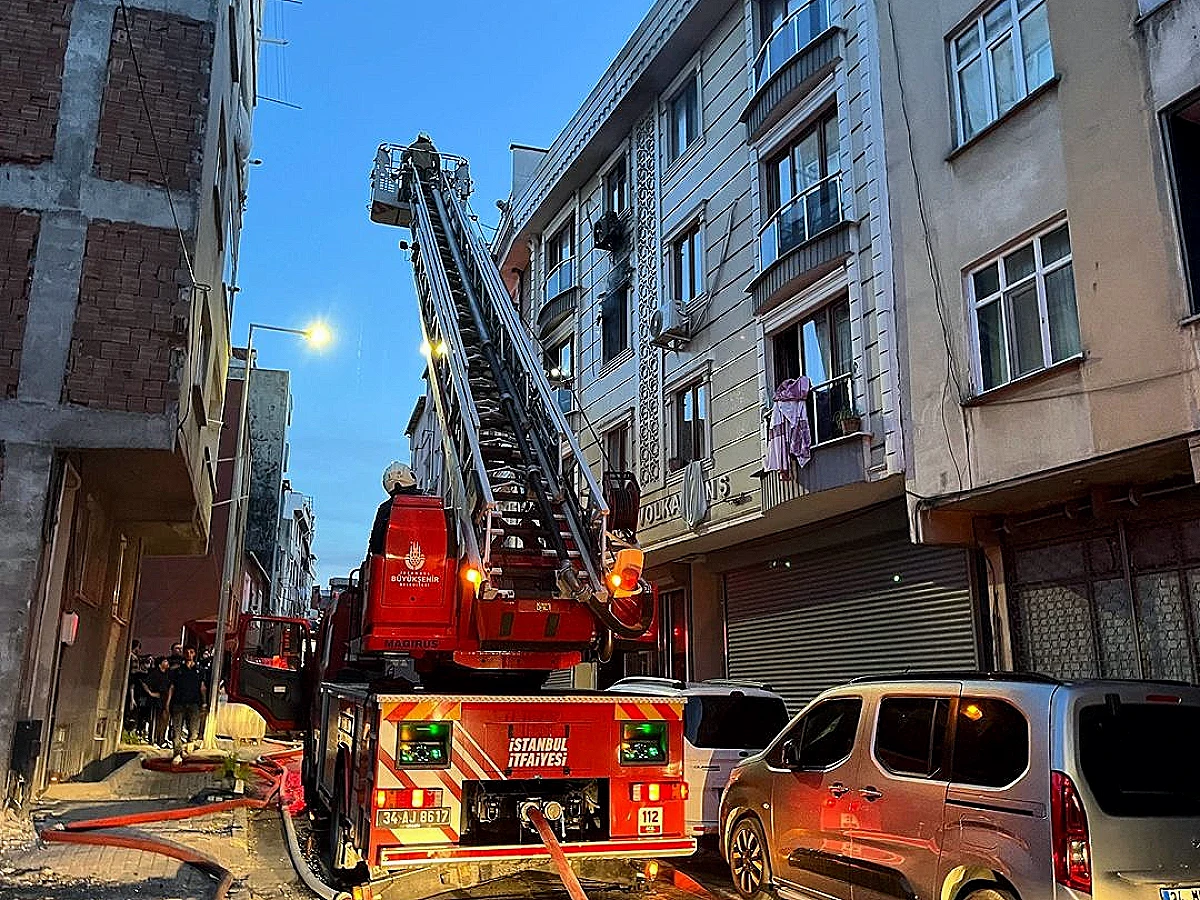 Bağcılar'da Apartman Dairesinde Yangın Çıktı