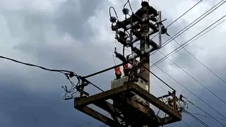 Bolu'da Elektrik Direğine Yıldırım İsabet Etti