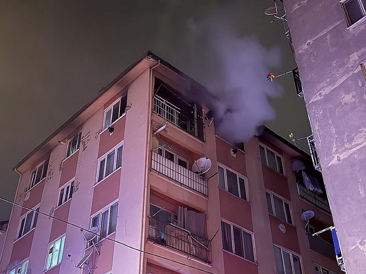 Bursa'da 6 Katlı Binada Yangın: Alevler Söndürüldü