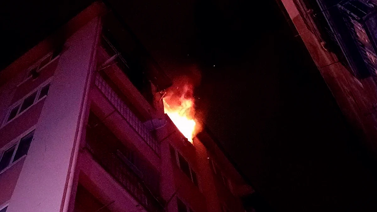 Bursa'da Apartman Dairesinde Yangın Çıktı: Daire Kullanılamaz Hale Geldi