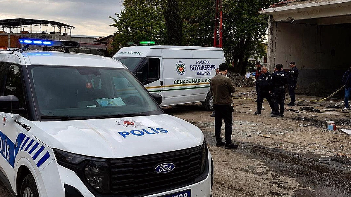 Elektrik Direğinden Düşen Hurdacı Hayatını Kaybetti