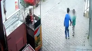 Esenler'de Çocuklar Kediyi Bıçakladı, Kadın Esnafın Üzerine Yürüdü