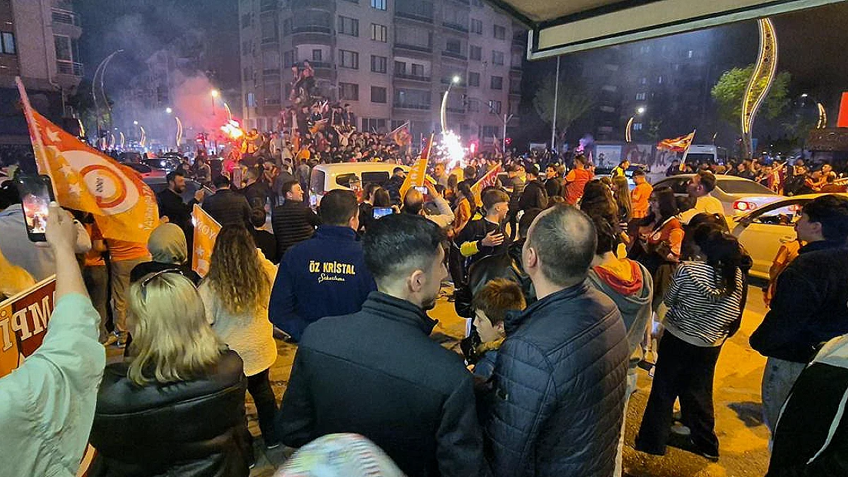 Galatasaray'ın Şampiyonluğu Afyonkarahisar'da Coşkuyla Kutlandı