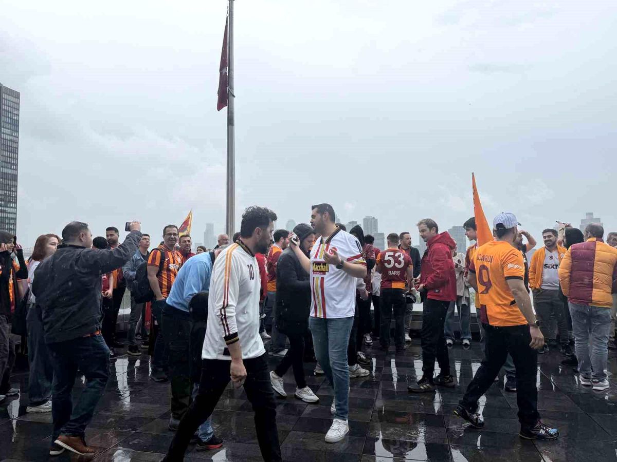 Galatasaray'ın Şampiyonluğu New York'ta Taraftarlarca Coşkuyla Kutlandı