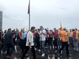 Galatasaray'ın Şampiyonluğu New York'ta Taraftarlarca Coşkuyla Kutlandı