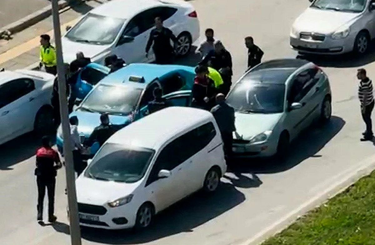 Gaziantep'te Taksiciyi Rehin Alan Şahıs Kovalamaca Sonucu Yakalandı