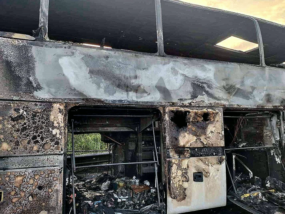 İzmir'den İstanbul'a Gelen Tur Otobüsü Tuzla'da Alev Aldı