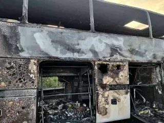 İzmir'den İstanbul'a Gelen Tur Otobüsü Tuzla'da Alev Aldı