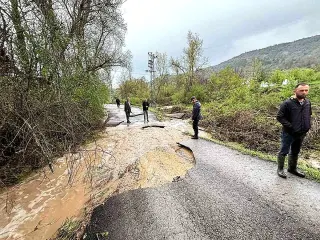 Karabük'te Sağanak ve Dolu Nedeniyle Su Taşkınları: 3 Kişi Kurtarıldı